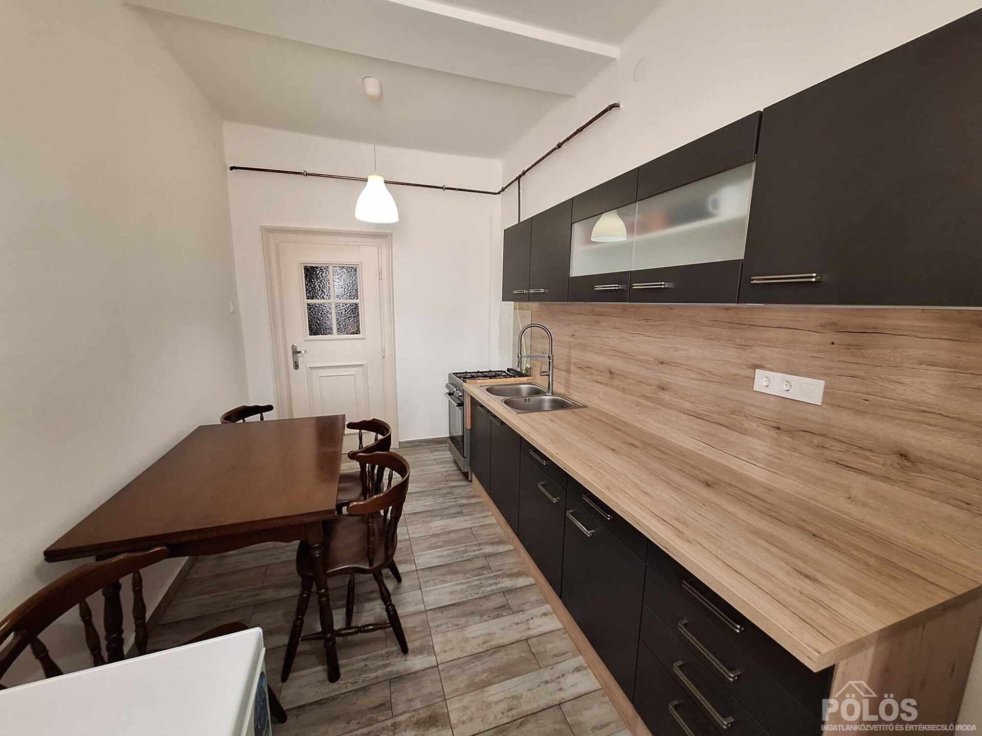 Sopronban Szt.György utcában szép állapotú 2 szobás lakás eladó