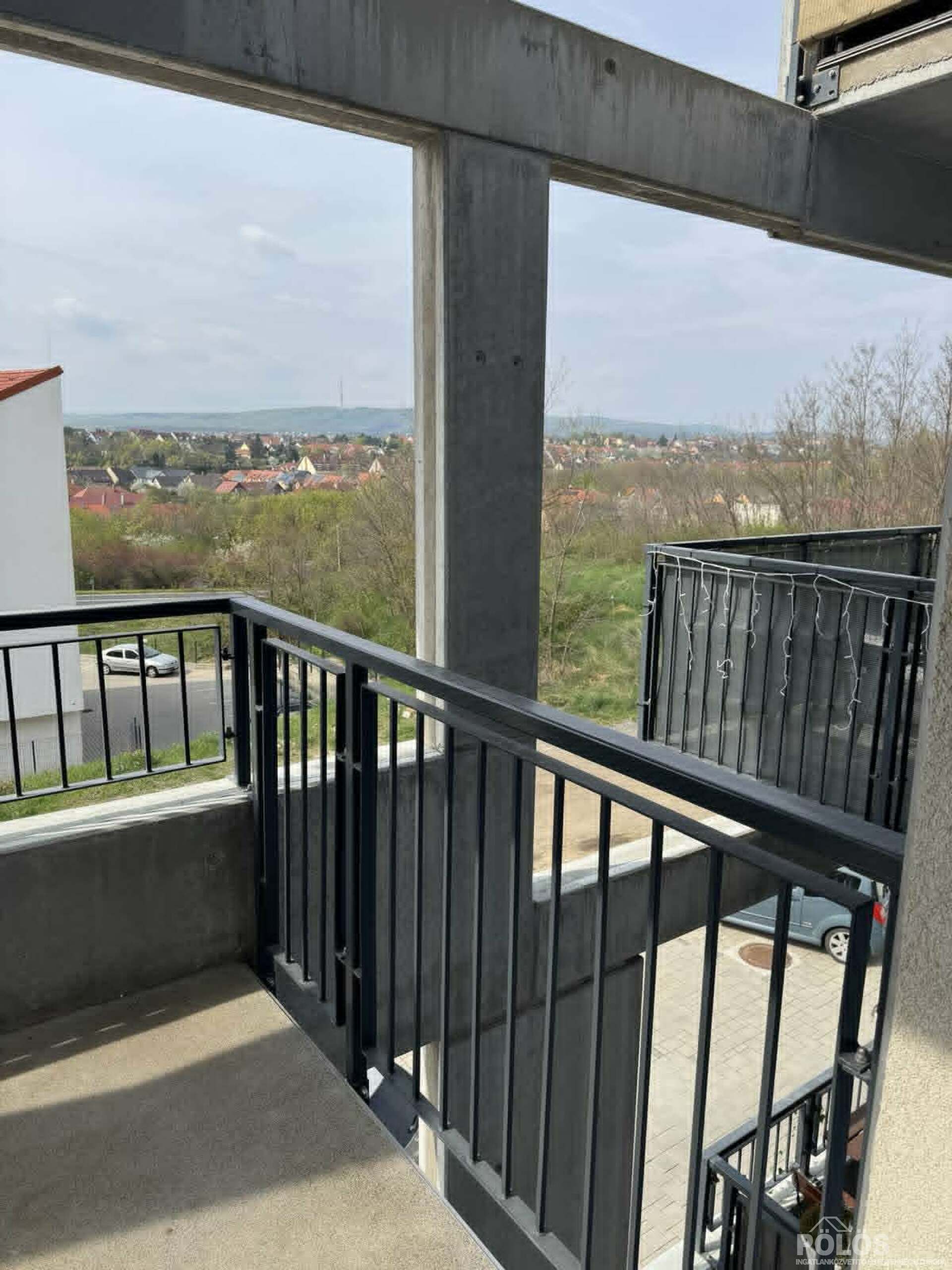 Pihenőkereszten igényes garzonlakás eladó
