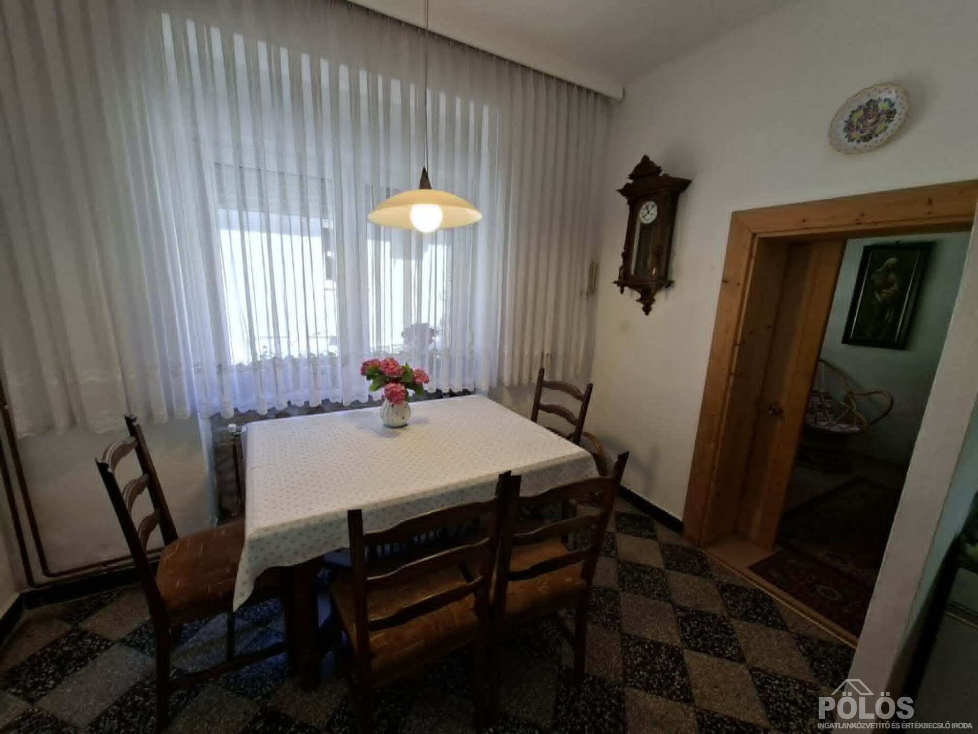 Fertőrákoson központi helyen sok lehetőséget rejtő ingatlan eladó