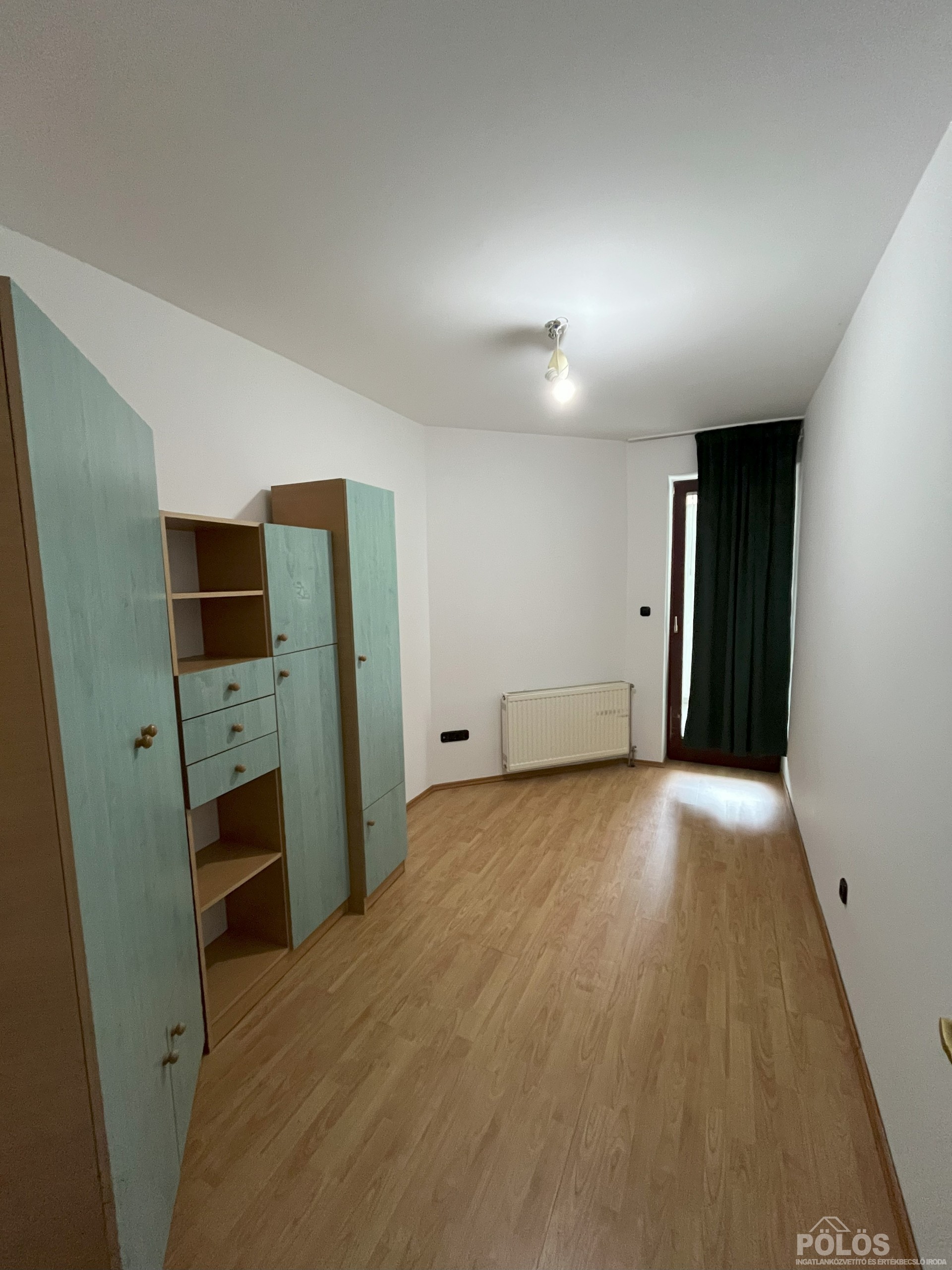 Sopronban belvároshoz közel 144 m2-es szép állapotú lakás garázzsal kertrésszel eladó!