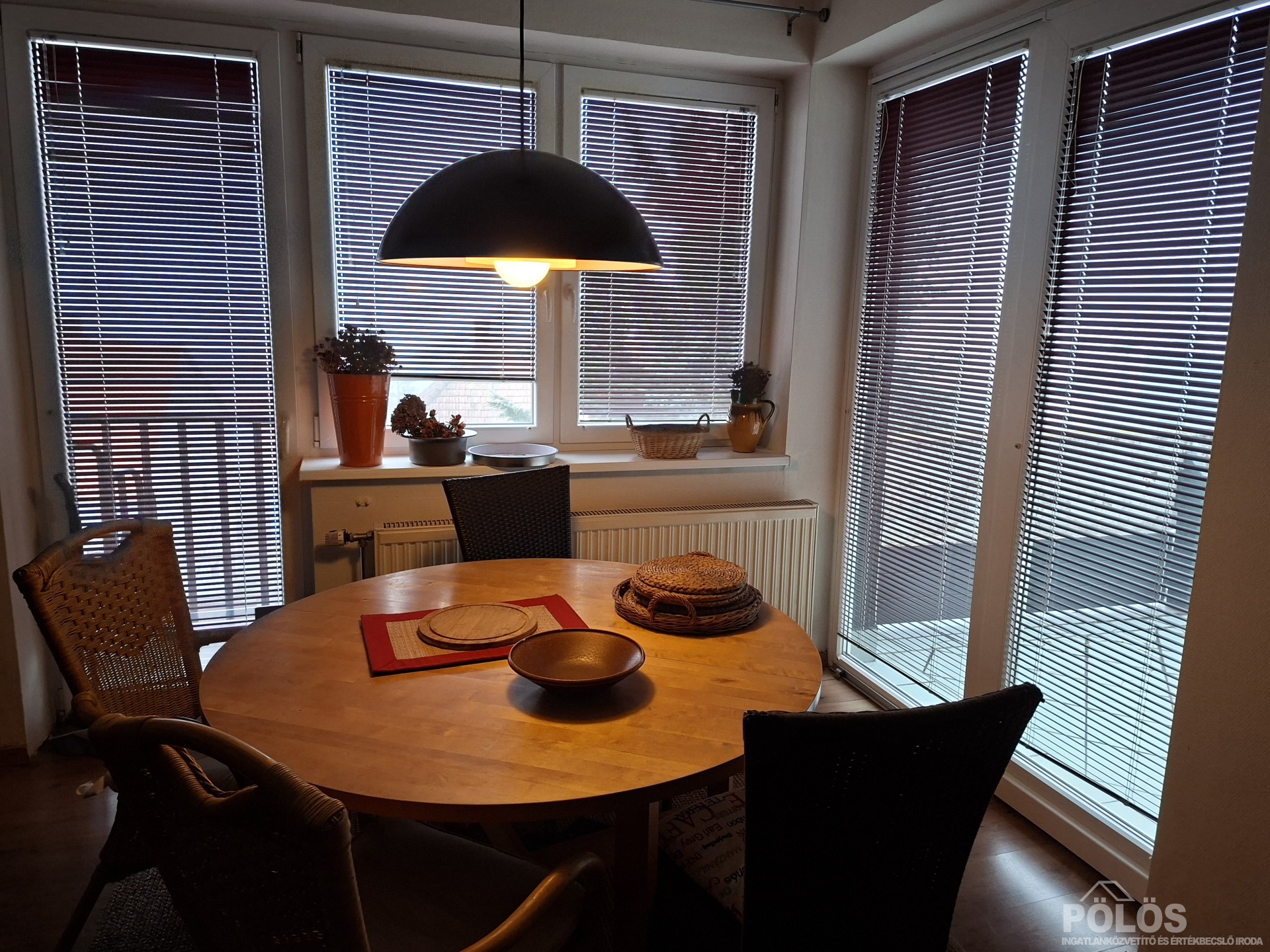 Sopronban csendes családi házas övezetben hangulatos lakás eladó