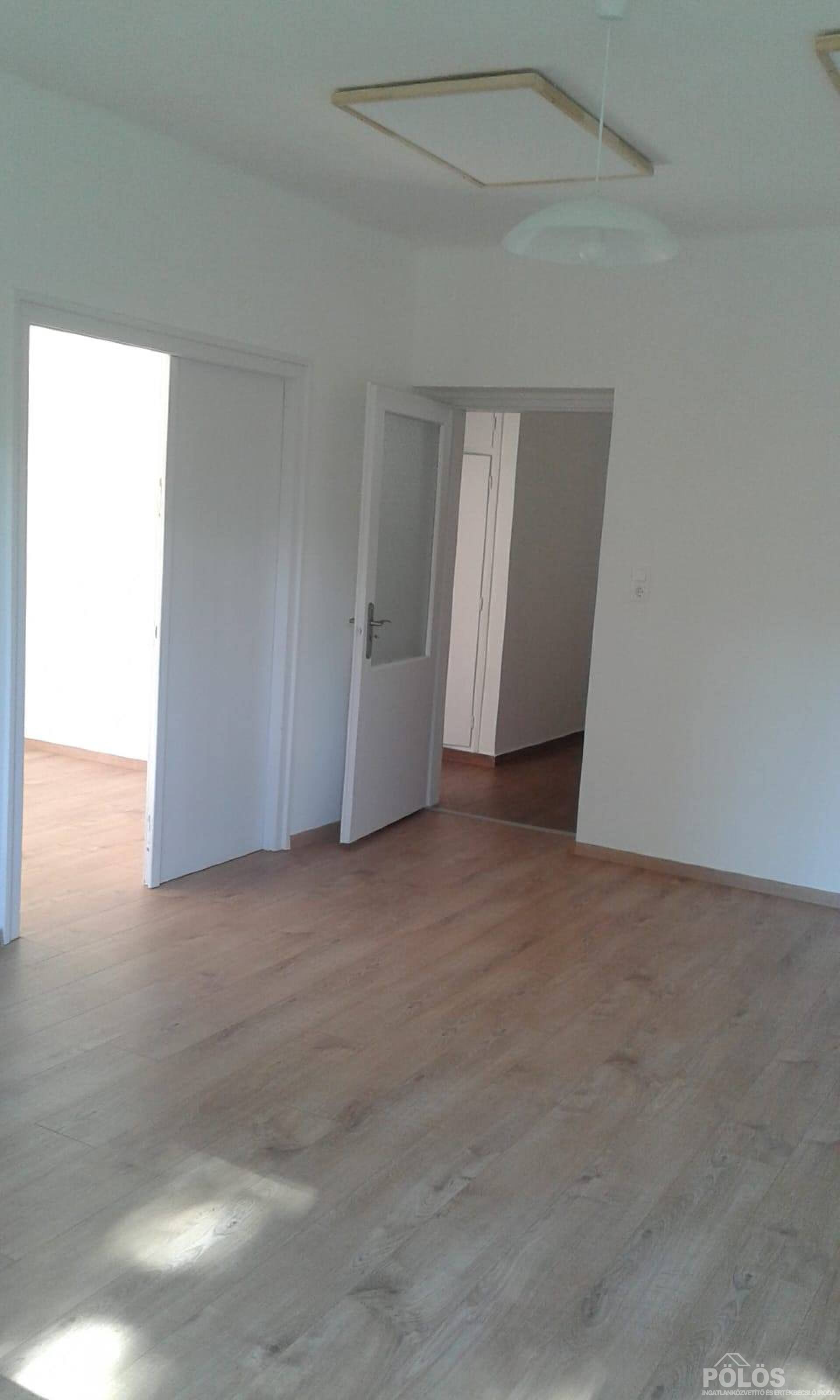 Sopronban Deák téren 62 m2-es 2 szobás erkélyes lakás kiadó