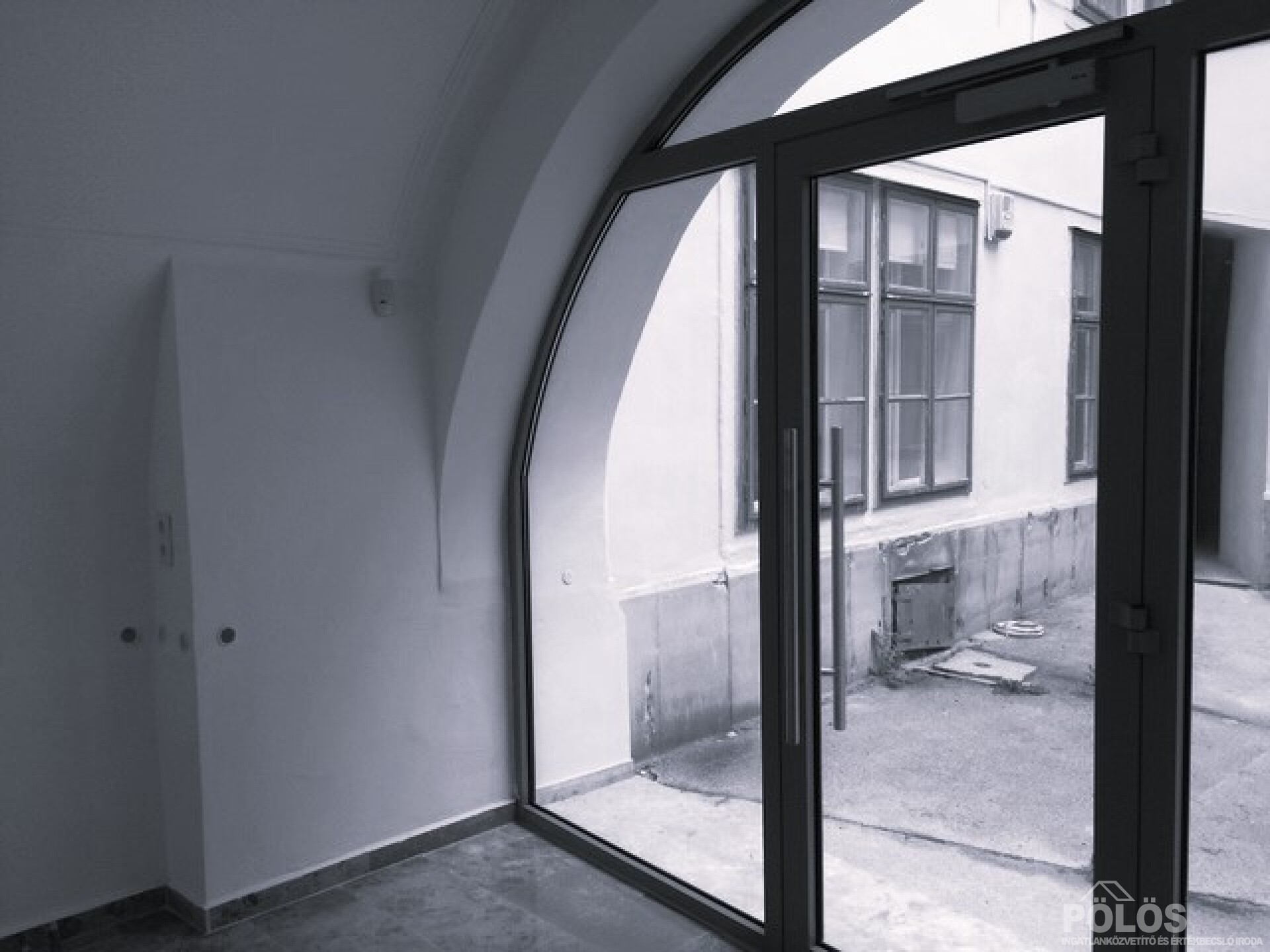 Sopron történelmi belvárosban lakás+iroda befektetésre alaklmasan eladó