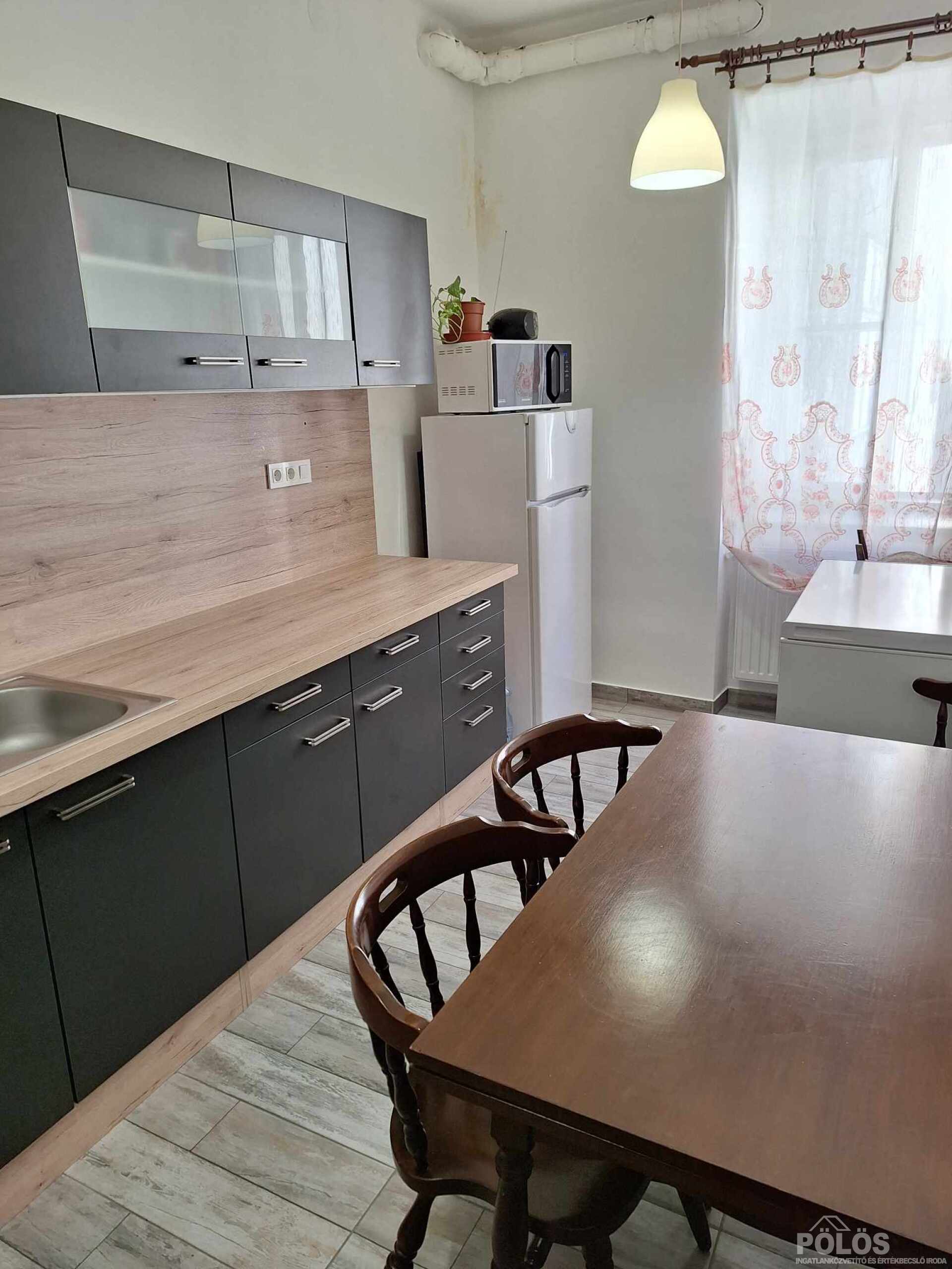 Sopronban Szt.György utcában szép állapotú 2 szobás lakás eladó