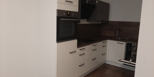 Aranyhegyen liftes házban I.em 45 m2-es erkélyes  lakás kiadó