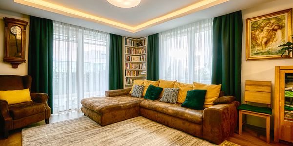 Sopronban Egeredi dombon igényes kialakítású kertkapcsolatos lakás eladó