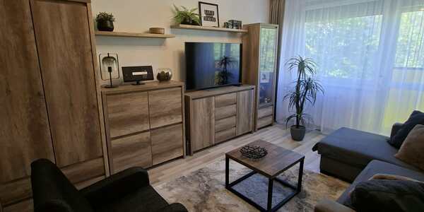 Jereván lakótelepen III.em 50 m2-es extra igényes lakás teljes berendezéssel eladó!