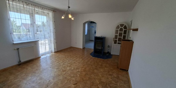 Sopronban csendes helyen Kurucdombon vállalkozás kialak.alkalmas családi ház eladó