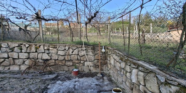 Fertőrákoson csendes helyen felújításra szoruló ház eladó