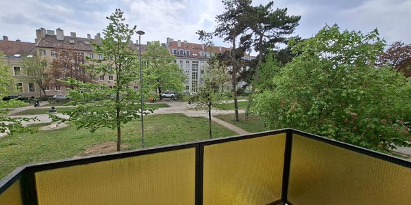 Sopronban Deák téren 62 m2-es 2 szobás erkélyes lakás kiadó