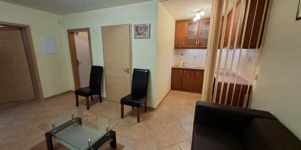 Belvárosban csendes helyen szép állapotú lakás gk.beállóval kiadó