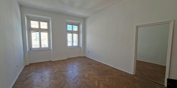 Színház utcában azonnal költözhető 60 m2-es lakás eladó