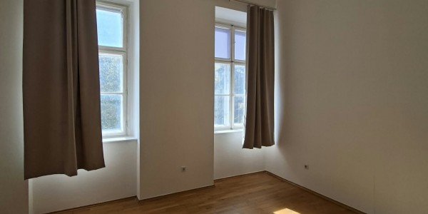 Széchenyi téren központi helyen 41 m2-es lakás kiadó